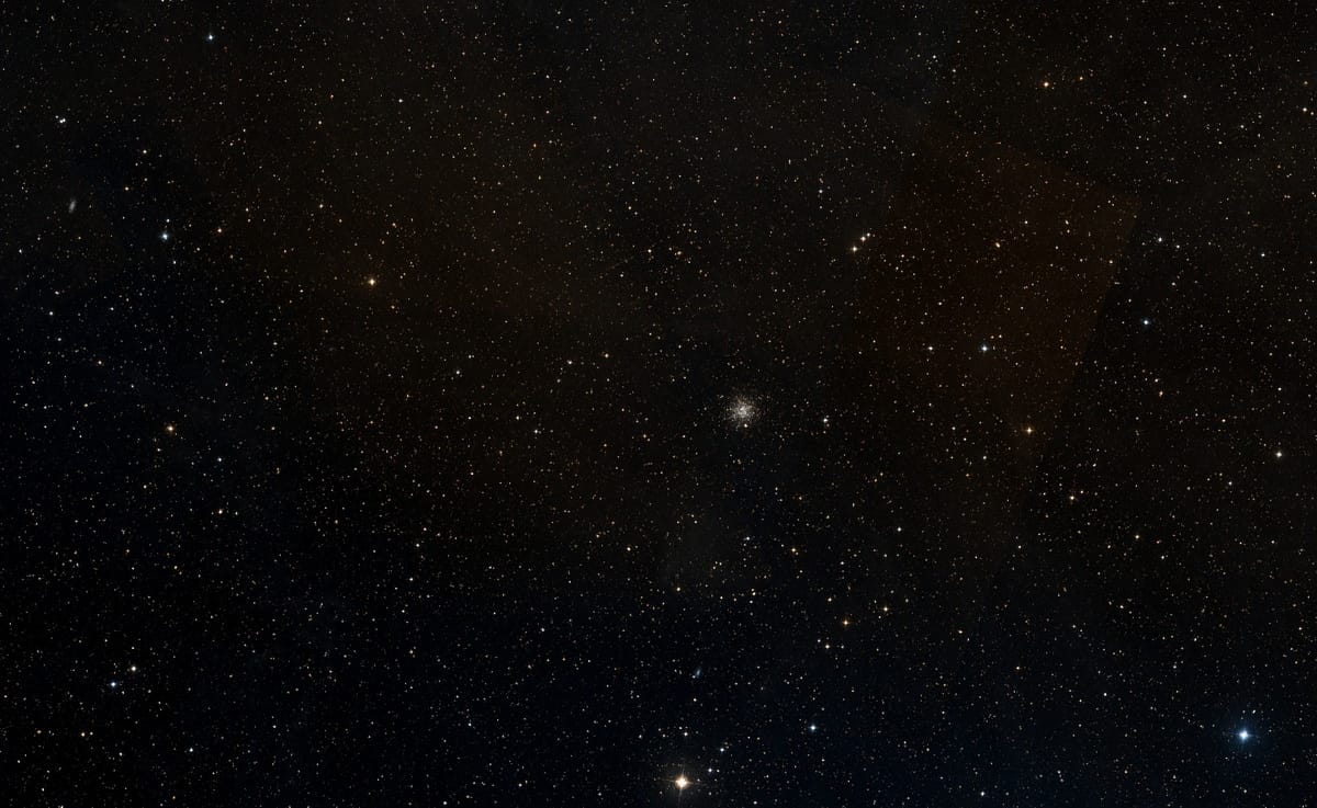 Die Umgebung des Kugelsternhaufens IC 4499