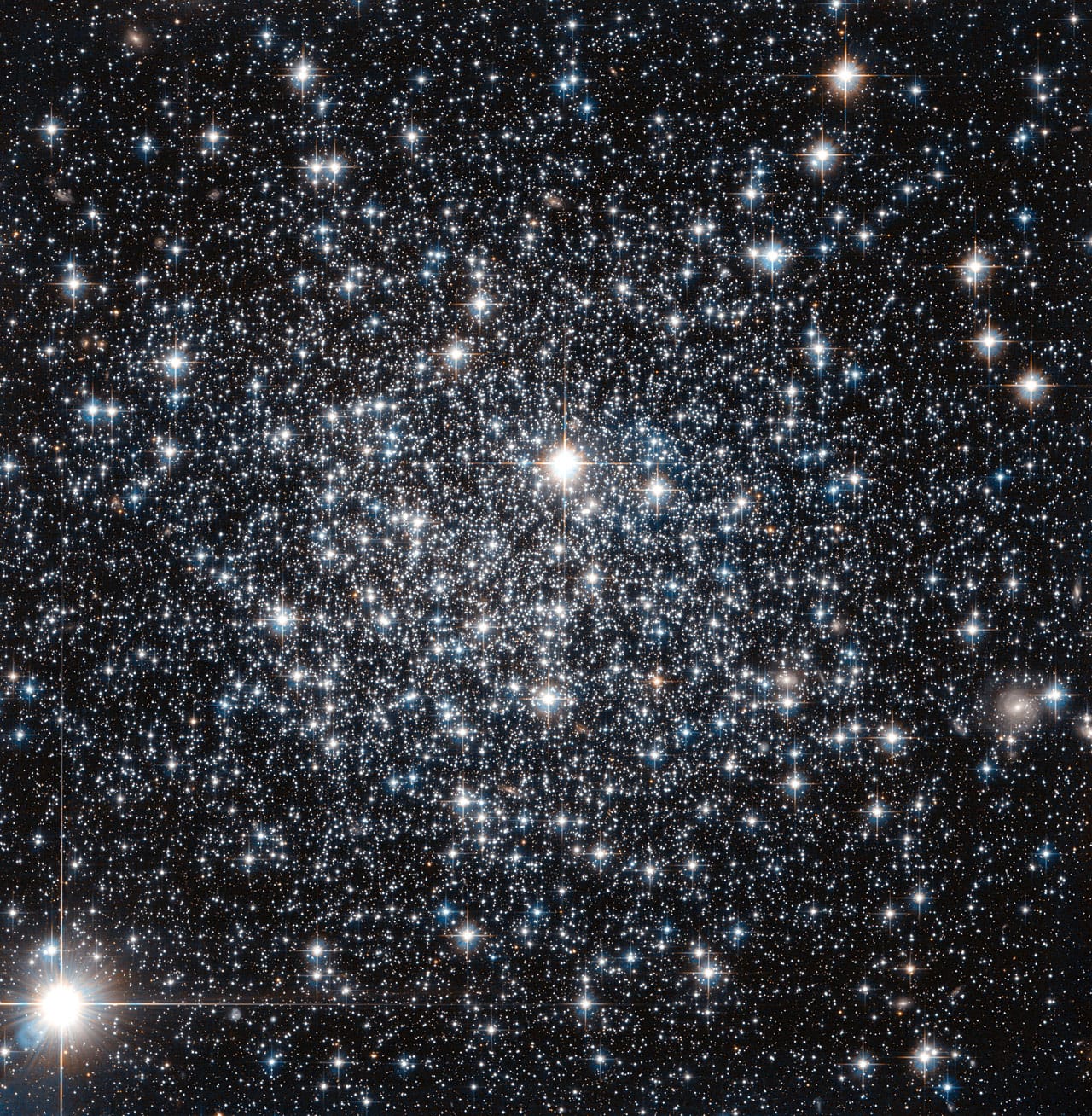 Der Kugelsternhaufen IC 4499, aufgenommen mit dem Weltraumteleskop Hubble