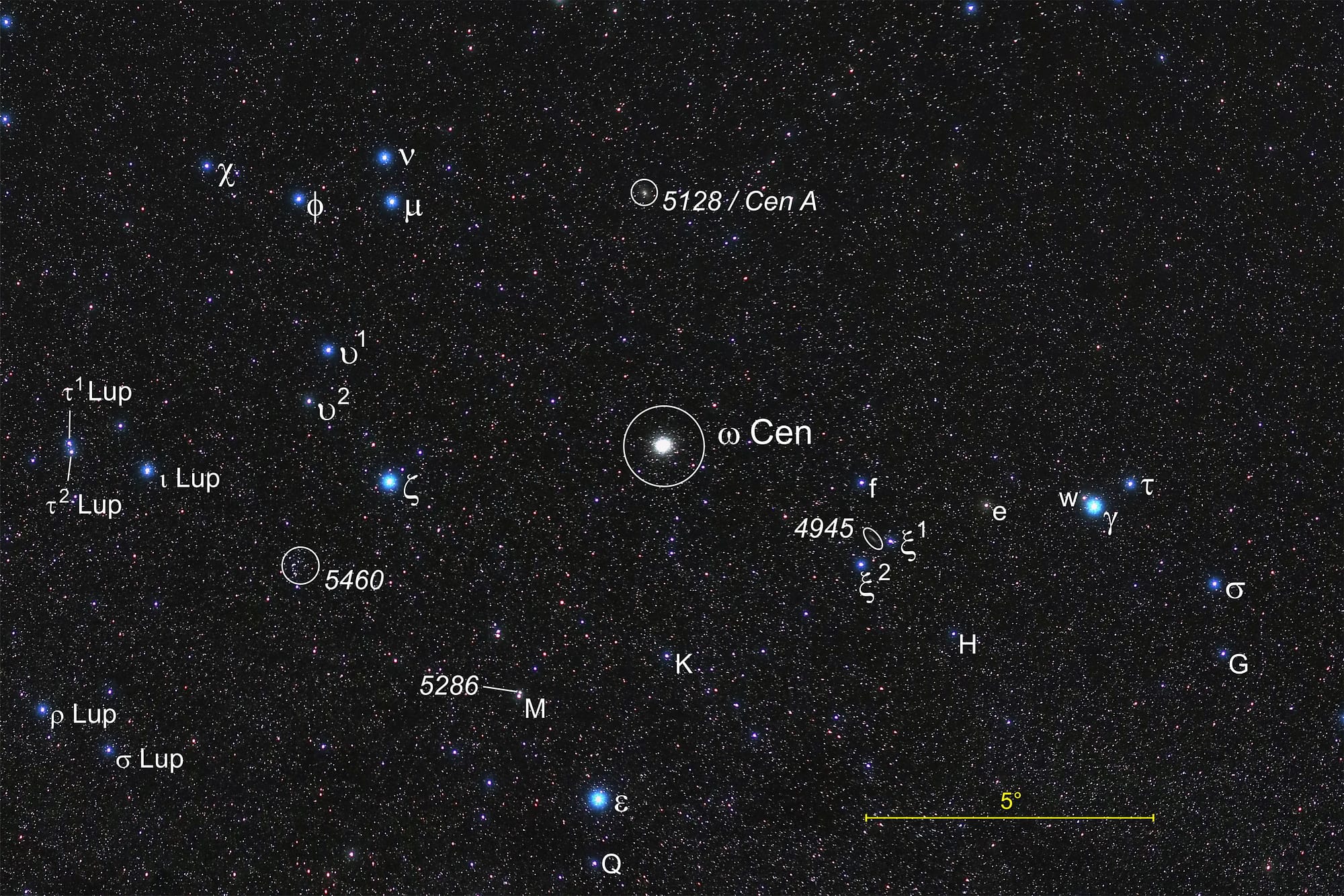 Die Umgebung des Kugelsternhaufens Omega Centauri mit beschrifteten Objekten