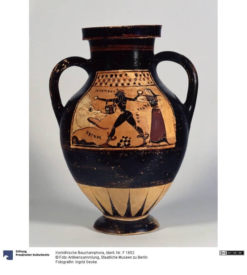 Eine antike Bauchamphora mit zwei Henkeln zeigt eine bildliche Darstellung von Perseus, Andromeda und des Meeresungeheuers Ketos
