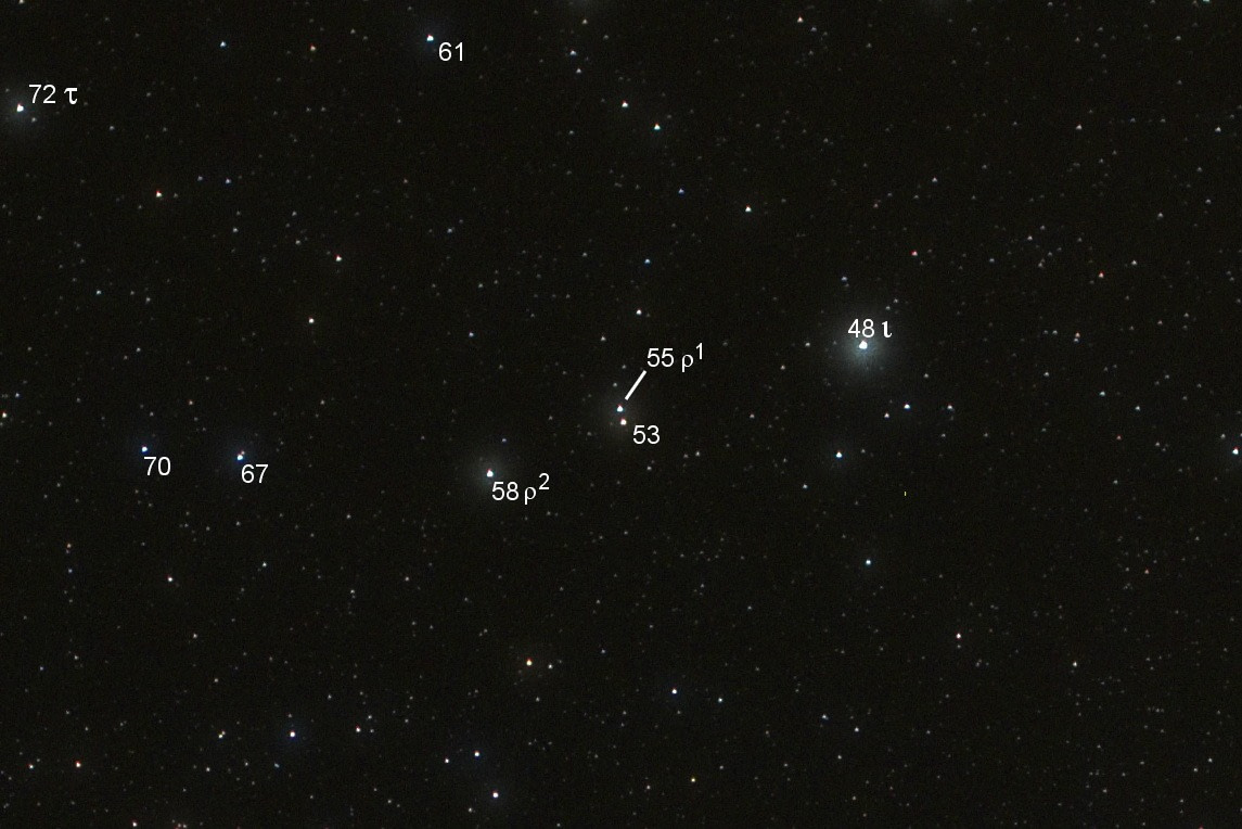 Der Stern 55 Cancri liegt südöstlich des mit bloßen Augen sichtbaren Sterns Iota Cancri