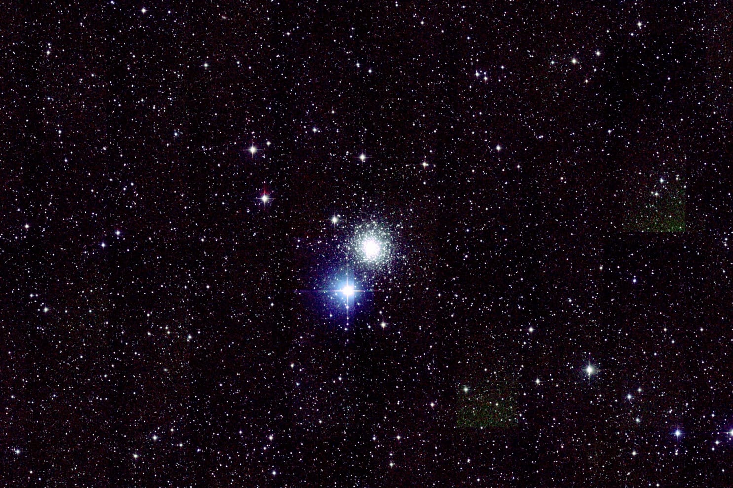 Der Kugelsternhaufen NGC 5286 scheint am irdischen Himmel mit dem Stern M Centauri ein enges Doppelsystem zu bilden.