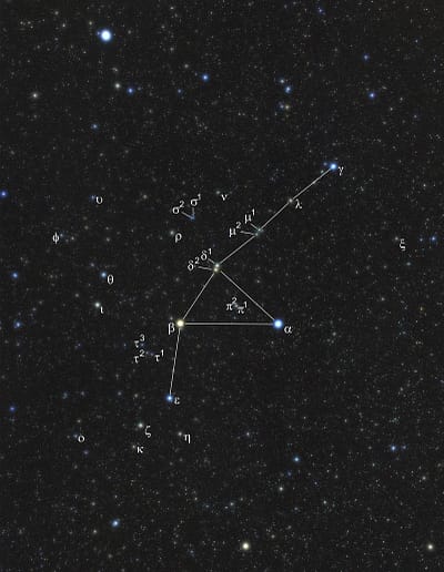 Die hellsten Sterne des Sternbilds Kranich bilden die Form des griechischen Buchstabens Lambda.
