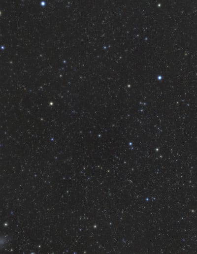 Zwischen den hellsten Sternen der Sternbilder Pfau, Tukan und Kranich bilden einige lichtschwächere Sterne die Konstellation Indianer.