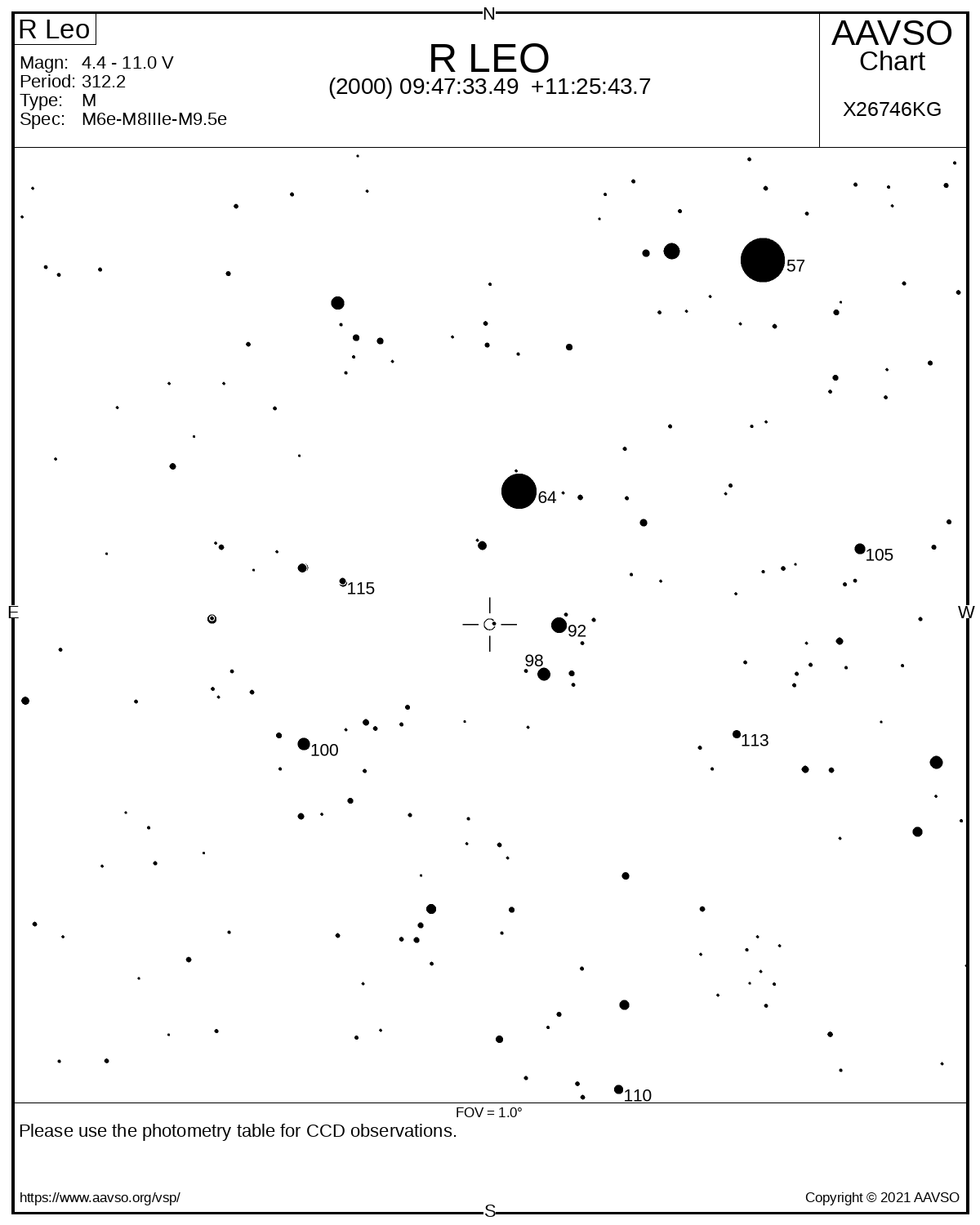 Eine Karte zeigt die Umgebung des veränderlichen Sterns R Leonis mit schwarzen Sternen auf weißem Hintergrund