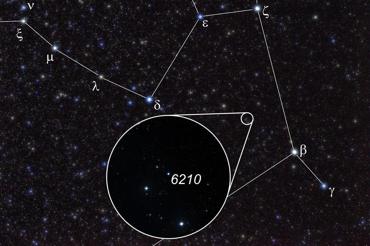 In einer Übersichtsaufnahme des Sternbilds Herkules ist die Position des Nebels NGC6210 markiert und vergrößert dargestellt.