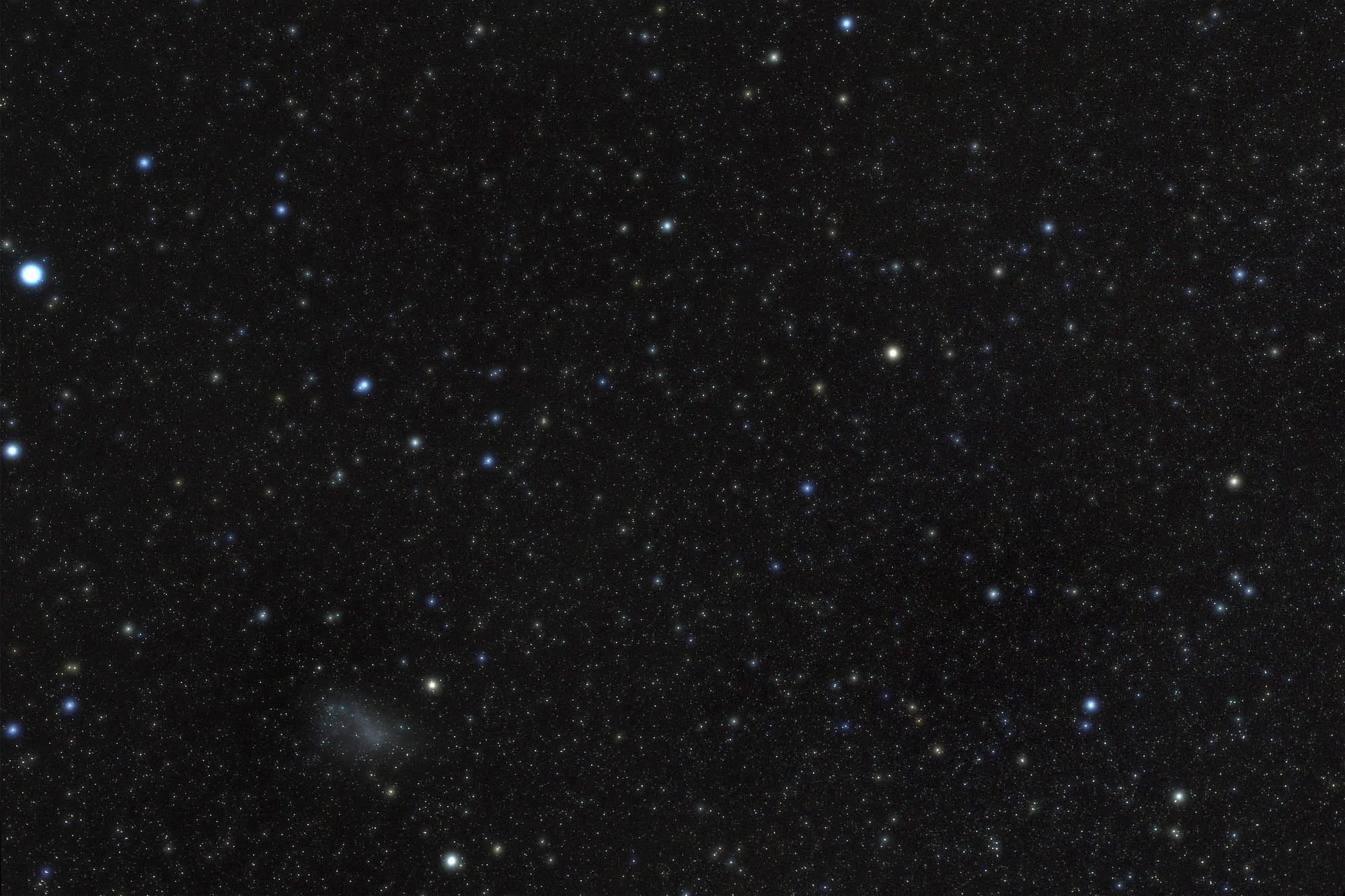 Das Sternbild Tukan enthält die Kleine Magellansche Wolke als besonderes Beobachtungsobjekt. Hellster Stern im Bild ist Achernar im benachbarten Sternbild Eridanus
