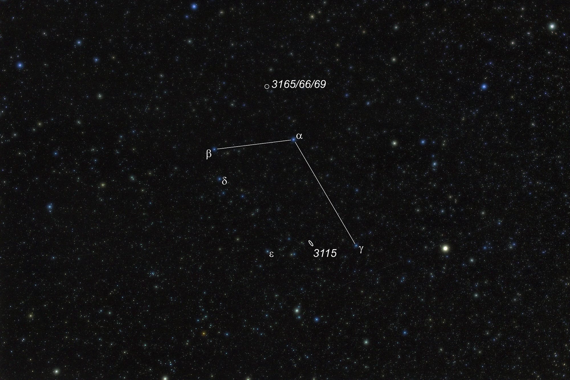 Der Sextant ist ein unauffälliges Sternbild am Himmelsäquator, in dem sich unter anderem die Spindelgalaxie NGC 3115 befindet