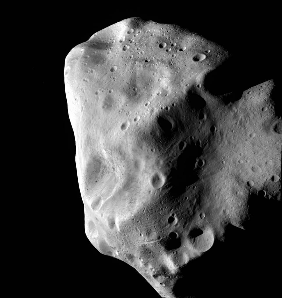 Die Raumsonde Rosetta fotografierte den Asteroiden Lutetia aus der Nähe.